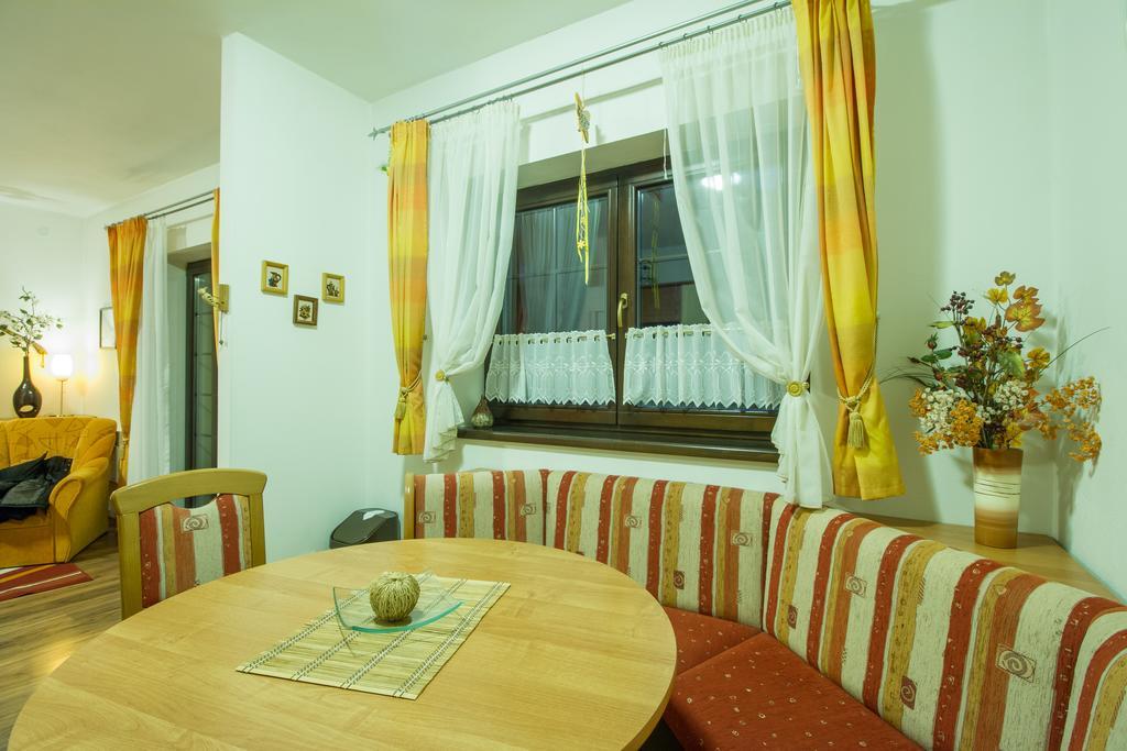 רוז'ומברוק Vila Helena - Apartment Helena 2 מראה חיצוני תמונה